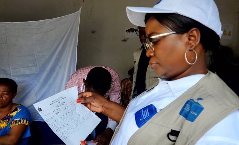 Révision du fichier électoral : Patricia Nseya en visite d’inspection aux centres  d’enrôlement de Limete