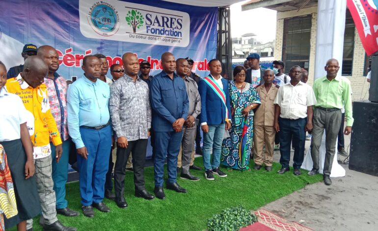 Réhabilitation des latrines de l’école « Armée du Salut » : André Kongolo exprime son engagement pour le bien-être des écoliers dans la Commune de Kasavubu