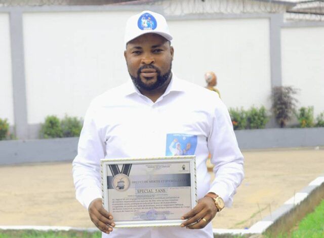 Kinshasa : Joel Nkosi Musoso honoré par le Trophée Pas de Complexe pour son engagement patriotique