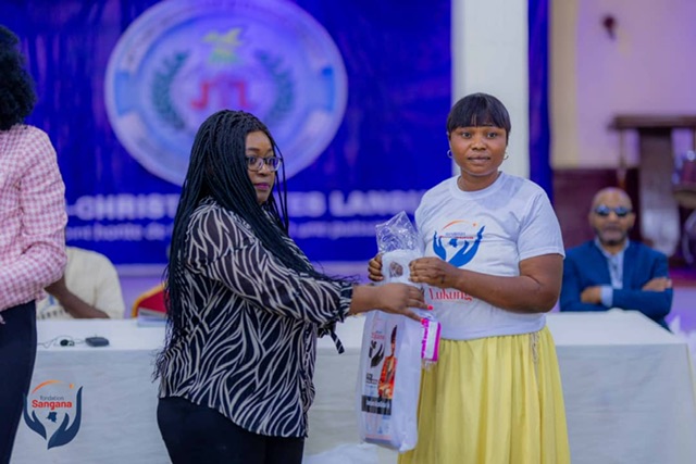 Fondation Sangana : Distribution de kits scolaires et soutien aux femmes à Lukunga