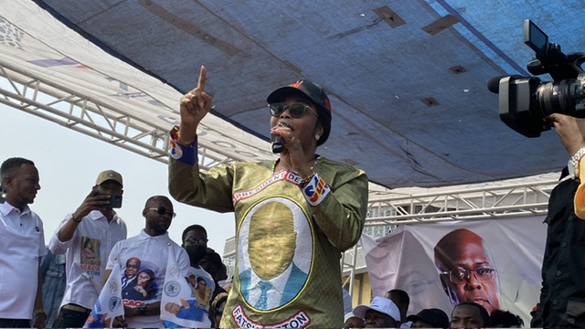Meeting populaire à Kasa-Vubu : Acacia Bandubola appelle la jeunesse à soutenir Félix Tshisekedi et à défendre la République