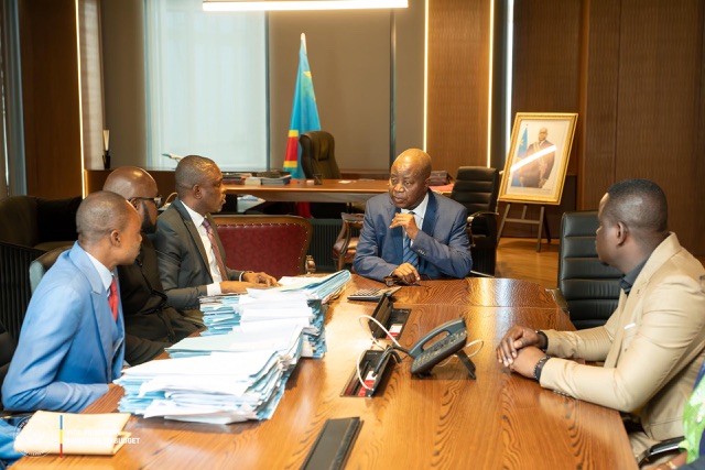 RDC : Adolphe Muzito s’engage à résoudre la crise des primes dans le secteur diplomatique