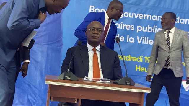 Kinshasa : Le Sénateur Gentiny Ngobila élevé au rang de Docteur Honoris Causa à l’Université Bel Campus