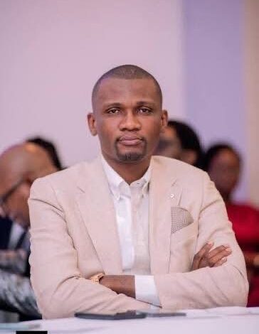 Le journaliste Gauthier Sey interpellé à l’aéroport de N’djili : Son passeport saisi, destination Bruxelles interrompue